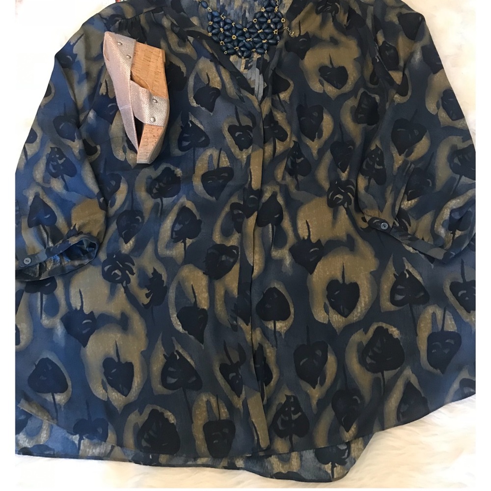 ** SOLD Women’s 2X 3/4 sleeve pin tuck blouse NWOT - Picture 6 of 9